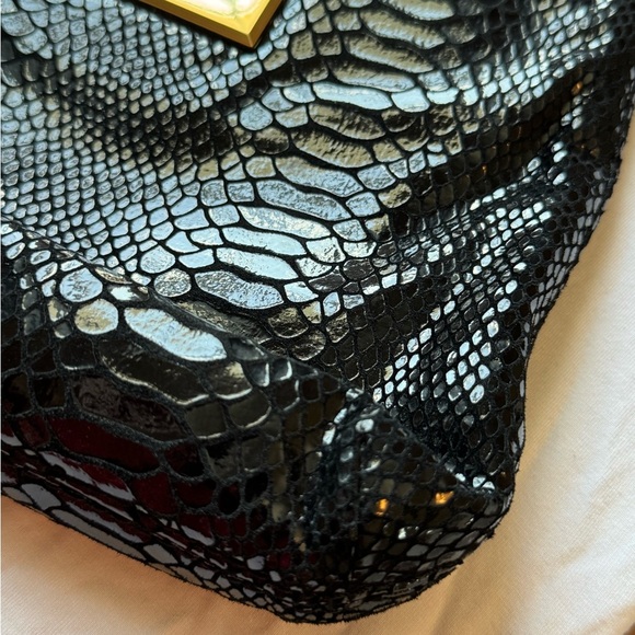 MICHAEL KORS - BERKLEY CLUTCH BAG BLACK PATTEN LEATHER SNAKESKIN GOLD - Picture 4 of 7